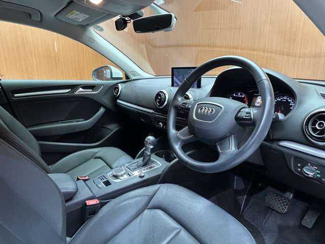 アウディ Ａ３ セダン 1．4 TFSI 千葉県 2016(平28)年 4万km パール レザーＰＫＧ　/コンビニエンスＰＫＧ　/ＡＣＣ　/黒革シート　/ナビ　/ＴＶ　/Ｂｌｕｅｔｏｏｔｈ接続　/Ｂカメラ　/シートＨ　/電動シート