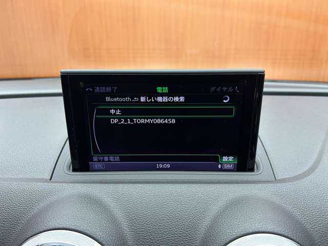 アウディ Ａ３ セダン 1．4 TFSI 千葉県 2016(平28)年 4万km パール レザーＰＫＧ　/コンビニエンスＰＫＧ　/ＡＣＣ　/黒革シート　/ナビ　/ＴＶ　/Ｂｌｕｅｔｏｏｔｈ接続　/Ｂカメラ　/シートＨ　/電動シート