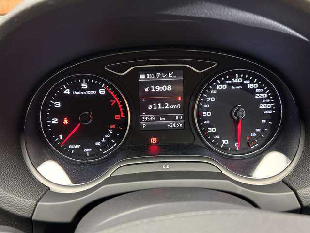 アウディ Ａ３ セダン 1．4 TFSI 千葉県 2016(平28)年 4万km パール レザーＰＫＧ　/コンビニエンスＰＫＧ　/ＡＣＣ　/黒革シート　/ナビ　/ＴＶ　/Ｂｌｕｅｔｏｏｔｈ接続　/Ｂカメラ　/シートＨ　/電動シート