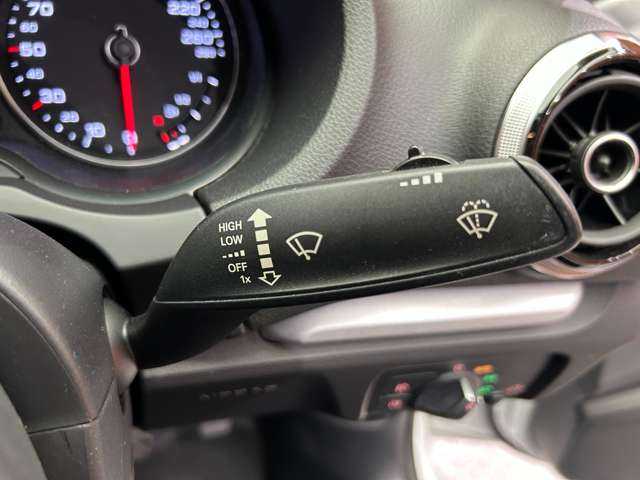 アウディ Ａ３ セダン 1．4 TFSI 千葉県 2016(平28)年 4万km パール レザーＰＫＧ　/コンビニエンスＰＫＧ　/ＡＣＣ　/黒革シート　/ナビ　/ＴＶ　/Ｂｌｕｅｔｏｏｔｈ接続　/Ｂカメラ　/シートＨ　/電動シート