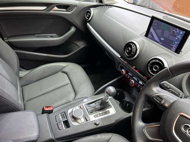 アウディ Ａ３ セダン 1．4 TFSI 千葉県 2016(平28)年 4万km パール レザーＰＫＧ　/コンビニエンスＰＫＧ　/ＡＣＣ　/黒革シート　/ナビ　/ＴＶ　/Ｂｌｕｅｔｏｏｔｈ接続　/Ｂカメラ　/シートＨ　/電動シート