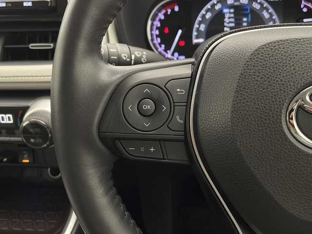 トヨタ ＲＡＶ４ G 長野県 2020(令2)年 3.5万km ホワイトパールクリスタルシャイン 4WD/純正SDナビ/Bluetooth/CD/DVD/フルセグTV/純正前方ドライブレコーダー/純正ETC/バックカメラ/レーンキープアシスト/衝突被害軽減システム/横滑り防止装置/盗難防止装置/後退時車両検知装置/パーキングサポートブレーキ/ブラインドスポットモニター/パワーシート/シートメモリ（運転席）/シートヒーター（前席）/ステアリングヒーター/純正16インチAW装着/純正フロアマット/スマートキー/ステアリングスイッチ/LEDヘッドライト/コーナーセンサー（前後）