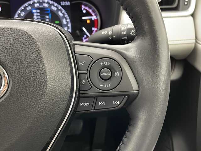 トヨタ ＲＡＶ４ G 長野県 2020(令2)年 3.5万km ホワイトパールクリスタルシャイン 4WD/純正SDナビ/Bluetooth/CD/DVD/フルセグTV/純正前方ドライブレコーダー/純正ETC/バックカメラ/レーンキープアシスト/衝突被害軽減システム/横滑り防止装置/盗難防止装置/後退時車両検知装置/パーキングサポートブレーキ/ブラインドスポットモニター/パワーシート/シートメモリ（運転席）/シートヒーター（前席）/ステアリングヒーター/純正16インチAW装着/純正フロアマット/スマートキー/ステアリングスイッチ/LEDヘッドライト/コーナーセンサー（前後）