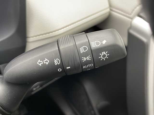 トヨタ ＲＡＶ４ G 長野県 2020(令2)年 3.5万km ホワイトパールクリスタルシャイン 4WD/純正SDナビ/Bluetooth/CD/DVD/フルセグTV/純正前方ドライブレコーダー/純正ETC/バックカメラ/レーンキープアシスト/衝突被害軽減システム/横滑り防止装置/盗難防止装置/後退時車両検知装置/パーキングサポートブレーキ/ブラインドスポットモニター/パワーシート/シートメモリ（運転席）/シートヒーター（前席）/ステアリングヒーター/純正16インチAW装着/純正フロアマット/スマートキー/ステアリングスイッチ/LEDヘッドライト/コーナーセンサー（前後）