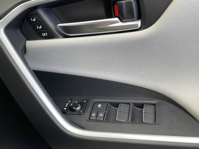 トヨタ ＲＡＶ４ G 長野県 2020(令2)年 3.5万km ホワイトパールクリスタルシャイン 4WD/純正SDナビ/Bluetooth/CD/DVD/フルセグTV/純正前方ドライブレコーダー/純正ETC/バックカメラ/レーンキープアシスト/衝突被害軽減システム/横滑り防止装置/盗難防止装置/後退時車両検知装置/パーキングサポートブレーキ/ブラインドスポットモニター/パワーシート/シートメモリ（運転席）/シートヒーター（前席）/ステアリングヒーター/純正16インチAW装着/純正フロアマット/スマートキー/ステアリングスイッチ/LEDヘッドライト/コーナーセンサー（前後）