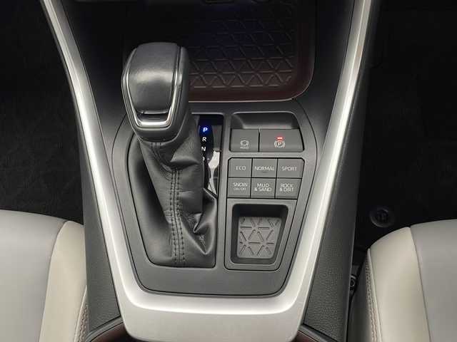 トヨタ ＲＡＶ４ G 長野県 2020(令2)年 3.5万km ホワイトパールクリスタルシャイン 4WD/純正SDナビ/Bluetooth/CD/DVD/フルセグTV/純正前方ドライブレコーダー/純正ETC/バックカメラ/レーンキープアシスト/衝突被害軽減システム/横滑り防止装置/盗難防止装置/後退時車両検知装置/パーキングサポートブレーキ/ブラインドスポットモニター/パワーシート/シートメモリ（運転席）/シートヒーター（前席）/ステアリングヒーター/純正16インチAW装着/純正フロアマット/スマートキー/ステアリングスイッチ/LEDヘッドライト/コーナーセンサー（前後）