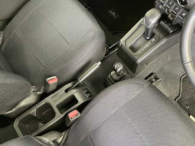 スズキ ジムニー シエラ JC 新潟県 2022(令4)年 1.5万km ジャングルグリーン カロッツェリア製SDナビ（Bluetooth・USB・AM・FM）/スズキセーフティーサポート　/バックカメラ　/ETC2.0　/前後ドライブレコーダー/クルーズコントロール/レーンキープアシスト　/前席シートヒーター　/LEDオートライト/オートマチックハイビーム　　/ダウンヒルアシストコントロール/社外ビルシュタインダンパー/４WD/アイドリングストップ/スマートキー/スペアキー/純正フロアマット/純正１５インチアルミホイール/１５インチAW冬タイヤセット車載