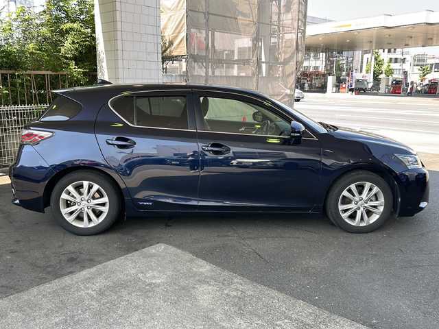 レクサス ＣＴ 200h バージョンC 京都府 2016(平28)年 7.7万km ディープブルーマイカ 純正SDナビ/トヨタセーフティセンス/禁煙車/フロントフォグ/パドルシフト/デュアルエアコン/ポジションメモリー（Ｄ席）/クルーズコントロール/ＬＥＤヘッドライト/前後コーナーセンサー/純正アルミ/パワーシートD席、N席有/合皮シート/シートヒーターD席、N席有/DVD再生機能有/フロアマット純正/MTモード付AT/ビルトインETC