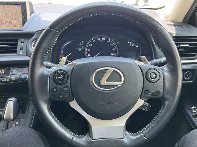 レクサス ＣＴ 200h バージョンC 京都府 2016(平28)年 7.7万km ディープブルーマイカ 純正SDナビ/トヨタセーフティセンス/禁煙車/フロントフォグ/パドルシフト/デュアルエアコン/ポジションメモリー（Ｄ席）/クルーズコントロール/ＬＥＤヘッドライト/前後コーナーセンサー/純正アルミ/パワーシートD席、N席有/合皮シート/シートヒーターD席、N席有/DVD再生機能有/フロアマット純正/MTモード付AT/ビルトインETC