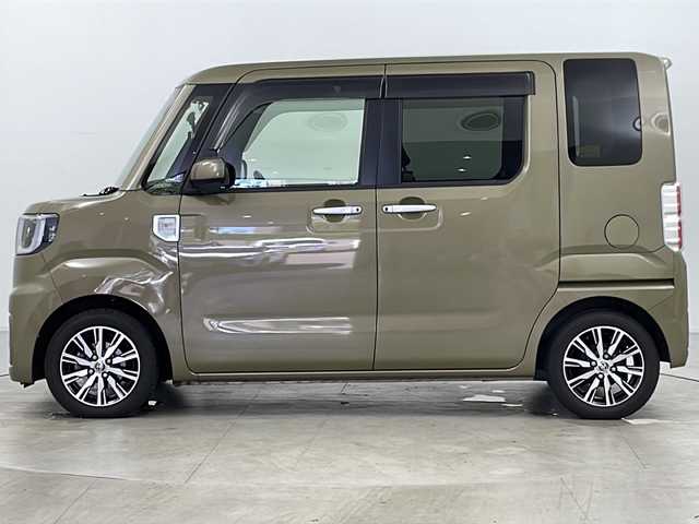 トヨタ ピクシスメガ Gターボ SAⅢ 道央・札幌 2018(平30)年 5.4万km 緑 ・ワンオーナー/・純正ナビ&CD&DVD&SD&BT/・両側パワースライドドア/・バックカメラ/・衝突被害軽減ブレーキ/・アイドリングストップ/・横滑り防止装置/・D席シートヒーター/・前方ドライブレコーダー/・ETC/・ステアリングスイッチ/・純正フロアマット/・電動格納ミラー/・プッシュスタート/・LEDヘッドライト/・オートマチックハイビーム/・オートライト/・・スマートキー/・社外AW冬タイヤ積込