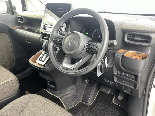 トヨタ シエンタ ハイブリッド Z 福島県 2023(令5)年 0.6万km ホワイトパールクリスタルシャイン トヨタセーフティセンス/・車線逸脱警報装置/・盗難防止装置/・衝突被害軽減ブレーキ/・コーナーセンサー前後/・レーンキープアシスト/・レーダークルーズコントロール/・ブラインドスポットモニター/・オートマチックハイビーム/純正ディスプレイオーディオナビ/・フルセグTV/BT/USB/Apple/Android/AM/FM/・ETC/・バックカメラ/両側パワースライドドア/革張ステアリング/・ステアリングリモコン/プッシュスタート/・スマートキー/・スペアキー1本/電動格納ミラー/・ウィンカーミラー/LEDヘッドライト/・オートライト/ドアバイザー/純正フロアマット/ワンオーナー