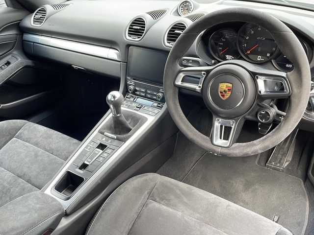 ポルシェ ポルシェ ７１８ボクスター GTS 4．0 埼玉県 2020(令2)年 4.9万km シルバー 登録時48334ｋｍ/マニュアル車/ワンオーナー/純正ナビ（AM/FM/BT）/バックカメラ/スポーツエキゾーストシステム/アクティブサスペンションマネジメントシステム/コーナーセンサー/純正２０インチAW/前席シートヒーター/LEDヘッドライト/クルーズコントロール/ドライブレコーダー(WHSR-510)/ビルトインETC2.0/キーレス×２/横滑り防止/電動格納ミラー/純正フロアマット/保証書/取扱説明書