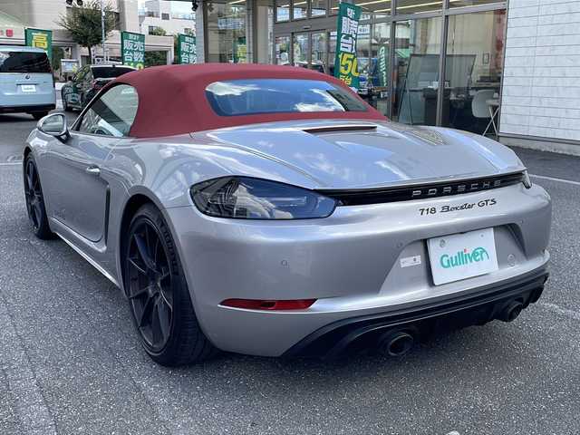 ポルシェ ポルシェ ７１８ボクスター GTS 4．0 埼玉県 2020(令2)年 4.9万km シルバー 登録時48334ｋｍ/マニュアル車/ワンオーナー/純正ナビ（AM/FM/BT）/バックカメラ/スポーツエキゾーストシステム/アクティブサスペンションマネジメントシステム/コーナーセンサー/純正２０インチAW/前席シートヒーター/LEDヘッドライト/クルーズコントロール/ドライブレコーダー(WHSR-510)/ビルトインETC2.0/キーレス×２/横滑り防止/電動格納ミラー/純正フロアマット/保証書/取扱説明書