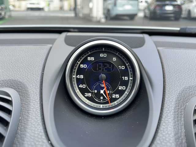 ポルシェ ポルシェ ７１８ボクスター GTS 4．0 埼玉県 2020(令2)年 4.9万km シルバー 登録時48334ｋｍ/マニュアル車/ワンオーナー/純正ナビ（AM/FM/BT）/バックカメラ/スポーツエキゾーストシステム/アクティブサスペンションマネジメントシステム/コーナーセンサー/純正２０インチAW/前席シートヒーター/LEDヘッドライト/クルーズコントロール/ドライブレコーダー(WHSR-510)/ビルトインETC2.0/キーレス×２/横滑り防止/電動格納ミラー/純正フロアマット/保証書/取扱説明書