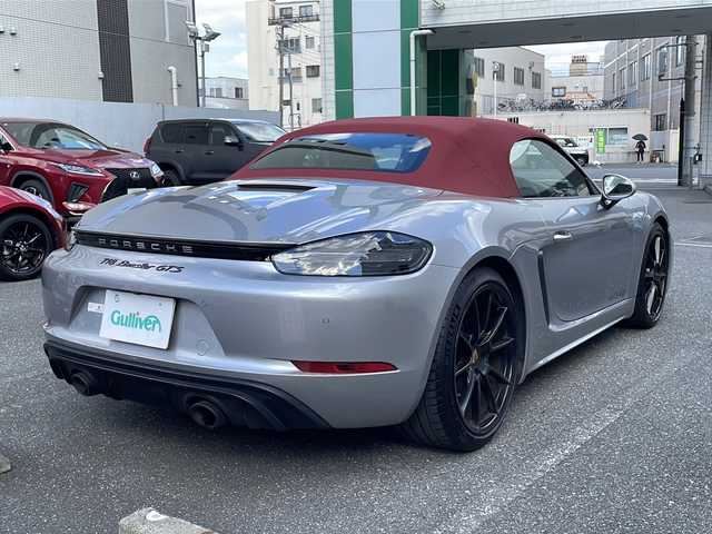 ポルシェ ポルシェ ７１８ボクスター GTS 4．0 埼玉県 2020(令2)年 4.9万km シルバー 登録時48334ｋｍ/マニュアル車/ワンオーナー/純正ナビ（AM/FM/BT）/バックカメラ/スポーツエキゾーストシステム/アクティブサスペンションマネジメントシステム/コーナーセンサー/純正２０インチAW/前席シートヒーター/LEDヘッドライト/クルーズコントロール/ドライブレコーダー(WHSR-510)/ビルトインETC2.0/キーレス×２/横滑り防止/電動格納ミラー/純正フロアマット/保証書/取扱説明書