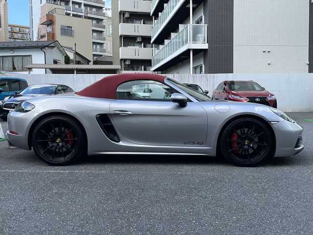 ポルシェ ポルシェ ７１８ボクスター GTS 4．0 埼玉県 2020(令2)年 4.9万km シルバー 登録時48334ｋｍ/マニュアル車/ワンオーナー/純正ナビ（AM/FM/BT）/バックカメラ/スポーツエキゾーストシステム/アクティブサスペンションマネジメントシステム/コーナーセンサー/純正２０インチAW/前席シートヒーター/LEDヘッドライト/クルーズコントロール/ドライブレコーダー(WHSR-510)/ビルトインETC2.0/キーレス×２/横滑り防止/電動格納ミラー/純正フロアマット/保証書/取扱説明書