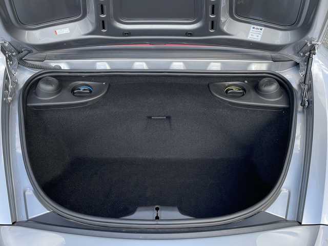 ポルシェ ポルシェ ７１８ボクスター GTS 4．0 埼玉県 2020(令2)年 4.9万km シルバー 登録時48334ｋｍ/マニュアル車/ワンオーナー/純正ナビ（AM/FM/BT）/バックカメラ/スポーツエキゾーストシステム/アクティブサスペンションマネジメントシステム/コーナーセンサー/純正２０インチAW/前席シートヒーター/LEDヘッドライト/クルーズコントロール/ドライブレコーダー(WHSR-510)/ビルトインETC2.0/キーレス×２/横滑り防止/電動格納ミラー/純正フロアマット/保証書/取扱説明書