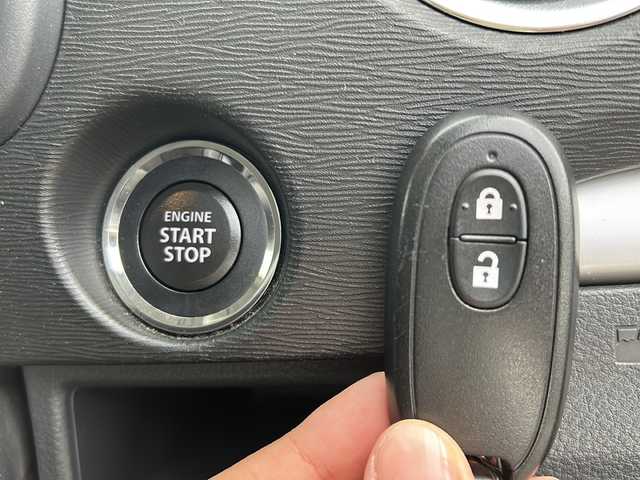 スズキ ワゴンＲ スティングレー T 岐阜県 2012(平24)年 2.8万km パールホワイト 登録時走行距離28093km/社外ナビ/フルセグテレビ/Blue tooth・CD・DVD・SDミュージックサーバー・AUX/ＬＥＤヘッドライト/オートライト/純正１５アルミホイール/シートヒーター前席/ベンチシート/純正フロアマット/プッシュスタート/スマートキー/スペアキー１本/ＭＴモード付ＡＴ/パドルシフト/ドアバイザー/禁煙車