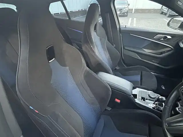 ＢＭＷ Ｍ２３５ｉ グランクーペ xDrive 愛知県 2019(令1)年 4.7万km アルピンホワイトⅢ メーカーナビ【Bluetooth FM AM USB】/ワイヤレス充電トレイ/ドライブレコーダー/バックカメラ/ETC/衝突軽減/レーダークルーズコントロール/インテリジェントセーフティ/速度制限アシスト/交差点警告/レーンキープアシスト /パーキングアシスト/前後コーナーセンサー/オートブレーキホールド/LEDヘッドライト/オートライト/フォグランプ/パーキングライト/ステアリングリモコン/パドルシフト/前席パワーシート/前席シートヒーター/純正フロアマット/禁煙車