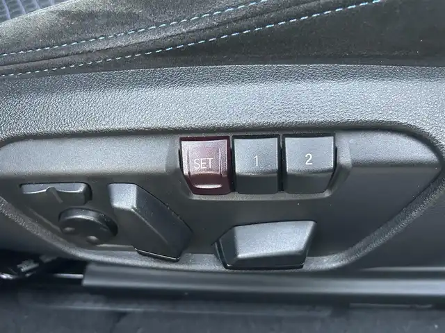 ＢＭＷ Ｍ２３５ｉ グランクーペ xDrive 愛知県 2019(令1)年 4.7万km アルピンホワイトⅢ メーカーナビ【Bluetooth FM AM USB】/ワイヤレス充電トレイ/ドライブレコーダー/バックカメラ/ETC/衝突軽減/レーダークルーズコントロール/インテリジェントセーフティ/速度制限アシスト/交差点警告/レーンキープアシスト /パーキングアシスト/前後コーナーセンサー/オートブレーキホールド/LEDヘッドライト/オートライト/フォグランプ/パーキングライト/ステアリングリモコン/パドルシフト/前席パワーシート/前席シートヒーター/純正フロアマット/禁煙車