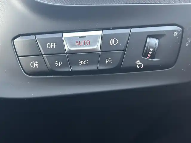 ＢＭＷ Ｍ１３５ｉ xDrive 愛知県 2019(令1)年 4.7万km アルピンホワイトⅢ メーカーナビ【Bluetooth FM AM USB】/ワイヤレス充電トレイ/ドライブレコーダー/バックカメラ/ETC/衝突軽減/レーダークルーズコントロール/インテリジェントセーフティ/速度制限アシスト/交差点警告/レーンキープアシスト /パーキングアシスト/前後コーナーセンサー/オートブレーキホールド/LEDヘッドライト/オートライト/フォグランプ/パーキングライト/ステアリングリモコン/パドルシフト/前席パワーシート/前席シートヒーター/純正フロアマット/禁煙車