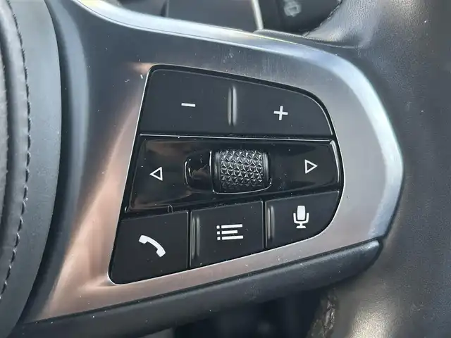 ＢＭＷ Ｍ１３５ｉ xDrive 愛知県 2019(令1)年 4.7万km アルピンホワイトⅢ メーカーナビ【Bluetooth FM AM USB】/ワイヤレス充電トレイ/ドライブレコーダー/バックカメラ/ETC/衝突軽減/レーダークルーズコントロール/インテリジェントセーフティ/速度制限アシスト/交差点警告/レーンキープアシスト /パーキングアシスト/前後コーナーセンサー/オートブレーキホールド/LEDヘッドライト/オートライト/フォグランプ/パーキングライト/ステアリングリモコン/パドルシフト/前席パワーシート/前席シートヒーター/純正フロアマット/禁煙車