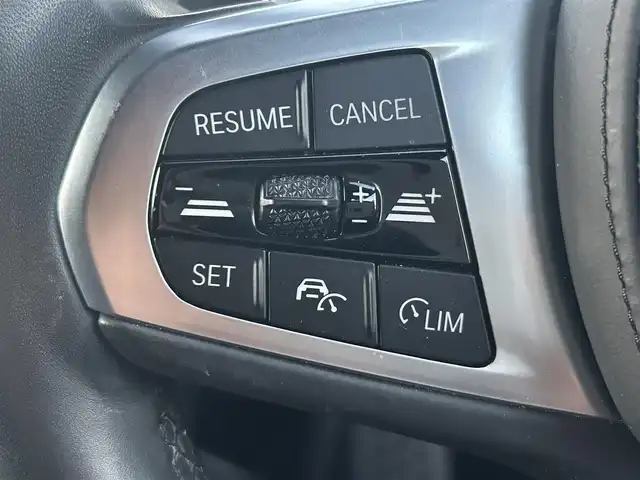 ＢＭＷ Ｍ１３５ｉ xDrive 愛知県 2019(令1)年 4.7万km アルピンホワイトⅢ メーカーナビ【Bluetooth FM AM USB】/ワイヤレス充電トレイ/ドライブレコーダー/バックカメラ/ETC/衝突軽減/レーダークルーズコントロール/インテリジェントセーフティ/速度制限アシスト/交差点警告/レーンキープアシスト /パーキングアシスト/前後コーナーセンサー/オートブレーキホールド/LEDヘッドライト/オートライト/フォグランプ/パーキングライト/ステアリングリモコン/パドルシフト/前席パワーシート/前席シートヒーター/純正フロアマット/禁煙車