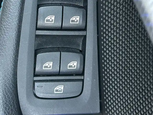 ＢＭＷ Ｍ１３５ｉ xDrive 愛知県 2019(令1)年 4.7万km アルピンホワイトⅢ メーカーナビ【Bluetooth FM AM USB】/ワイヤレス充電トレイ/ドライブレコーダー/バックカメラ/ETC/衝突軽減/レーダークルーズコントロール/インテリジェントセーフティ/速度制限アシスト/交差点警告/レーンキープアシスト /パーキングアシスト/前後コーナーセンサー/オートブレーキホールド/LEDヘッドライト/オートライト/フォグランプ/パーキングライト/ステアリングリモコン/パドルシフト/前席パワーシート/前席シートヒーター/純正フロアマット/禁煙車