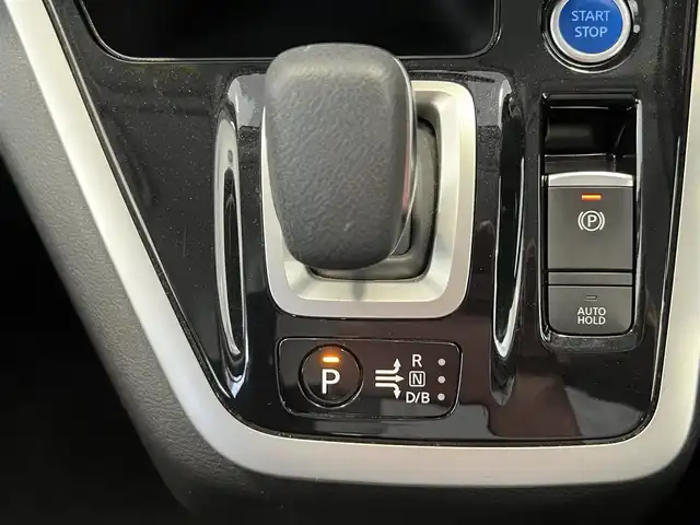 日産 セレナ e－パワー ハイウェイスター V 栃木県 2018(平30)年 5.7万km マルーンレッド 2トーン 純正ナビ/Bluetooth　CD　DVD/フルセグ　TV/バックカメラ/・衝突軽減システム/・衝突軽減ブレーキ/・車線逸脱抑制機能/・車線逸脱警報/・標識認識機能/・速度認識機能/・コーナーセンサー/・ふらつき警報/・先行車発進お知らせ機能/クルーズコントロール/両側パワースライドドア/ハンドルヒーター/シートヒーター/オートライト/ヘッドライトLED/パーキングアシスト