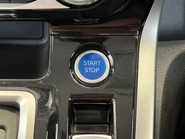 日産 セレナ e－パワー ハイウェイスター V 栃木県 2018(平30)年 5.7万km マルーンレッド 2トーン 純正ナビ/Bluetooth　CD　DVD/フルセグ　TV/バックカメラ/・衝突軽減システム/・衝突軽減ブレーキ/・車線逸脱抑制機能/・車線逸脱警報/・標識認識機能/・速度認識機能/・コーナーセンサー/・ふらつき警報/・先行車発進お知らせ機能/クルーズコントロール/両側パワースライドドア/ハンドルヒーター/シートヒーター/オートライト/ヘッドライトLED/パーキングアシスト