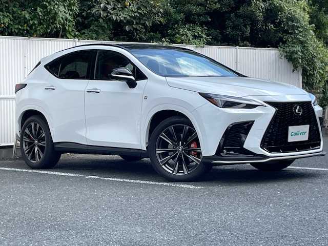 レクサス ＮＸ 350 Fスポーツ 茨城県 2023(令5)年 2.5万km ホワイトノーヴァガラスフレーク 純正ナビ　【BT/AM/FM/フルセグ】/Lexus Safety System＋/3眼LEDヘッドライト/サンルーフ/レーダークルーズ/レザーシート/全席ヒートシーター/前席エアシーター/前席パワーシート/運転席メモリシート/ブラインドスポットモニター/ステアリングヒーター/パワーバックドア/コーナーセンサー/ドライブレコーダー/ヘッドアップディスプレイ/ステアリングスイッチ/オートライト/オートハイビーム/デジタルインナーミラー/ルーフレール/フォグランプ/レーンデパーチャーアラート/レーンキープアシスト/スマートスペアキー×1/カードキー×1/新車保証書/ユーザーガイド