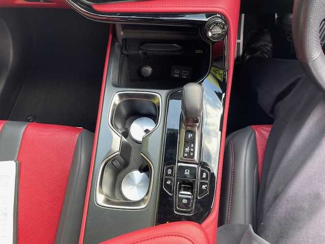 レクサス ＮＸ 350 Fスポーツ 茨城県 2023(令5)年 2.5万km ホワイトノーヴァガラスフレーク 純正ナビ　【BT/AM/FM/フルセグ】/Lexus Safety System＋/3眼LEDヘッドライト/サンルーフ/レーダークルーズ/レザーシート/全席ヒートシーター/前席エアシーター/前席パワーシート/運転席メモリシート/ブラインドスポットモニター/ステアリングヒーター/パワーバックドア/コーナーセンサー/ドライブレコーダー/ヘッドアップディスプレイ/ステアリングスイッチ/オートライト/オートハイビーム/デジタルインナーミラー/ルーフレール/フォグランプ/レーンデパーチャーアラート/レーンキープアシスト/スマートスペアキー×1/カードキー×1/新車保証書/ユーザーガイド