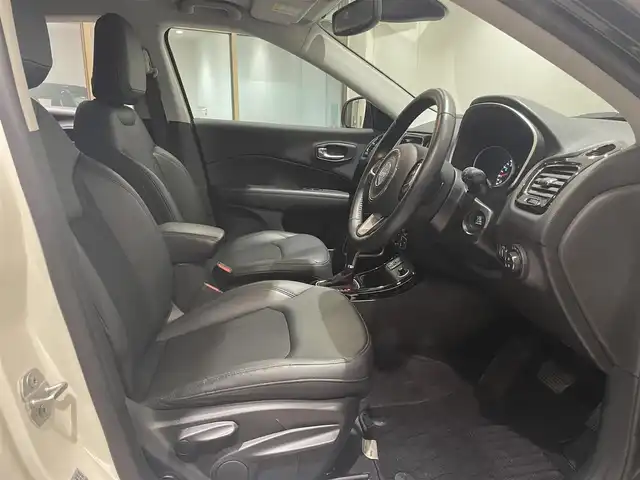 クライスラー・ジープ ジープ コンパス ナイトイーグル 愛知県 2020(令2)年 4.7万km パール 純正ナビ　/Ｂｌｕｅｔｏｏｔｈ　/フルセグＴＶ　/バックカメラ　/ハーフレザー　/ＡＣＣ　/ＬＫＡ　/ＢＳＭ　/自動緊急ブレーキ　/コーナーセンサー　/ＥＴＣ２．０　/オートワイパー　/オートライト/プッシュスタート/アイドリングストップ