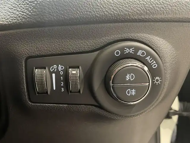 クライスラー・ジープ ジープ コンパス ナイトイーグル 愛知県 2020(令2)年 4.7万km パール 純正ナビ　/Ｂｌｕｅｔｏｏｔｈ　/フルセグＴＶ　/バックカメラ　/ハーフレザー　/ＡＣＣ　/ＬＫＡ　/ＢＳＭ　/自動緊急ブレーキ　/コーナーセンサー　/ＥＴＣ２．０　/オートワイパー　/オートライト/プッシュスタート/アイドリングストップ