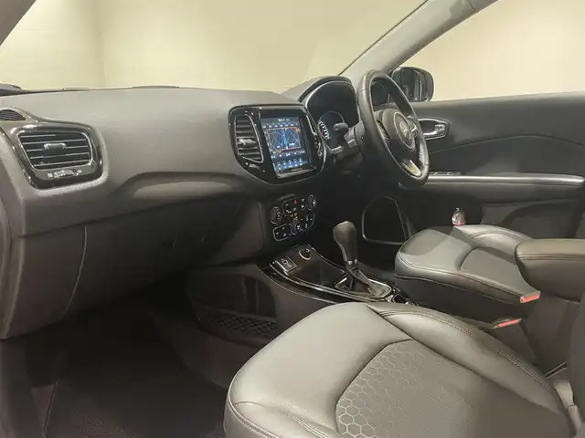 クライスラー・ジープ ジープ コンパス ナイトイーグル 愛知県 2020(令2)年 4.7万km パール 純正ナビ　/Ｂｌｕｅｔｏｏｔｈ　/フルセグＴＶ　/バックカメラ　/ハーフレザー　/ＡＣＣ　/ＬＫＡ　/ＢＳＭ　/自動緊急ブレーキ　/コーナーセンサー　/ＥＴＣ２．０　/オートワイパー　/オートライト/プッシュスタート/アイドリングストップ