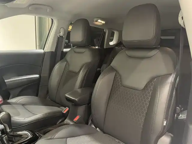 クライスラー・ジープ ジープ コンパス ナイトイーグル 愛知県 2020(令2)年 4.7万km パール 純正ナビ　/Ｂｌｕｅｔｏｏｔｈ　/フルセグＴＶ　/バックカメラ　/ハーフレザー　/ＡＣＣ　/ＬＫＡ　/ＢＳＭ　/自動緊急ブレーキ　/コーナーセンサー　/ＥＴＣ２．０　/オートワイパー　/オートライト/プッシュスタート/アイドリングストップ
