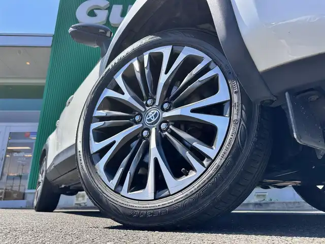 トヨタ ヤリスクロス ハイブリッド Z 宮城県 2020(令2)年 5.9万km ブラックマイカ/ホワイトパールクリスタルシャイン 2トーン ハンズフリーパワーバックドア/アクセサリーコンセント（AC100V/1500W）/＝＝＝/セーフティセンス/・プリクラッシュセーフティ/・レーントレーシングアシスト/・レーダークルーズコントロール/・オートマチックハイビーム/・ロードサインアシスト/先行車発進告知機能/セカンダリーコリジョンブレーキ/インテリジェントクリアランスソナー/8インチディスプレイオーディオ/・Bluetooth/・AppleCarPlay/AndroidAuto/バックカメラ/ビルトインETC2.0/ドライブレコーダー/ハーフレザーシート/運転席パワーシート/シートヒーター/革巻きステアリング/ステアリングスイッチ/電動パーキングブレーキ/ブレーキホールド/LEDヘッドランプ/オートライト/スマートキー＆プッシュスタート/電動格納ミラー/純正18インチAW/純正フロアマット/純正ドアバイザー/W/サイド/カーテンエアバッグ