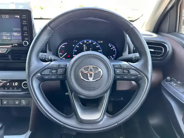 トヨタ ヤリスクロス ハイブリッド Z 宮城県 2020(令2)年 5.9万km ブラックマイカ/ホワイトパールクリスタルシャイン 2トーン ハンズフリーパワーバックドア/アクセサリーコンセント（AC100V/1500W）/＝＝＝/セーフティセンス/・プリクラッシュセーフティ/・レーントレーシングアシスト/・レーダークルーズコントロール/・オートマチックハイビーム/・ロードサインアシスト/先行車発進告知機能/セカンダリーコリジョンブレーキ/インテリジェントクリアランスソナー/8インチディスプレイオーディオ/・Bluetooth/・AppleCarPlay/AndroidAuto/バックカメラ/ビルトインETC2.0/ドライブレコーダー/ハーフレザーシート/運転席パワーシート/シートヒーター/革巻きステアリング/ステアリングスイッチ/電動パーキングブレーキ/ブレーキホールド/LEDヘッドランプ/オートライト/スマートキー＆プッシュスタート/電動格納ミラー/純正18インチAW/純正フロアマット/純正ドアバイザー/W/サイド/カーテンエアバッグ