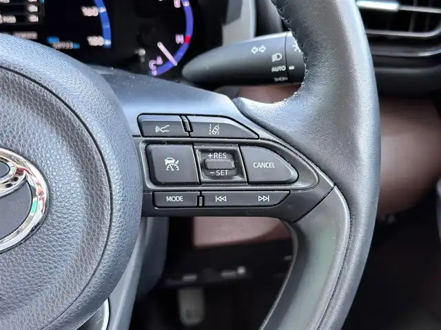 トヨタ ヤリスクロス ハイブリッド Z 宮城県 2020(令2)年 5.9万km ブラックマイカ/ホワイトパールクリスタルシャイン 2トーン ハンズフリーパワーバックドア/アクセサリーコンセント（AC100V/1500W）/＝＝＝/セーフティセンス/・プリクラッシュセーフティ/・レーントレーシングアシスト/・レーダークルーズコントロール/・オートマチックハイビーム/・ロードサインアシスト/先行車発進告知機能/セカンダリーコリジョンブレーキ/インテリジェントクリアランスソナー/8インチディスプレイオーディオ/・Bluetooth/・AppleCarPlay/AndroidAuto/バックカメラ/ビルトインETC2.0/ドライブレコーダー/ハーフレザーシート/運転席パワーシート/シートヒーター/革巻きステアリング/ステアリングスイッチ/電動パーキングブレーキ/ブレーキホールド/LEDヘッドランプ/オートライト/スマートキー＆プッシュスタート/電動格納ミラー/純正18インチAW/純正フロアマット/純正ドアバイザー/W/サイド/カーテンエアバッグ