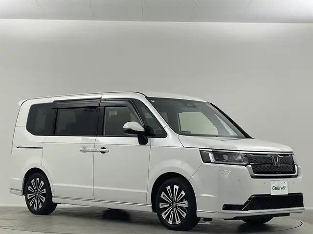 ホンダ ステップワゴン スパーダ プレミアムライン 埼玉県 2022(令4)年 1.8万km プラチナホワイトパール 純正９インチナビ　純正１０．１インチ後席フリップダウンモニター　両側パワースライド　全方位モニター　パワーバックドア　ブラインドスポットモニター　シートヒーター　ビルトインＥＴＣ２．０　前後ドラレコ