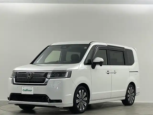 ホンダ ステップワゴン スパーダ プレミアムライン 埼玉県 2022(令4)年 1.8万km プラチナホワイトパール 純正９インチナビ　純正１０．１インチ後席フリップダウンモニター　両側パワースライド　全方位モニター　パワーバックドア　ブラインドスポットモニター　シートヒーター　ビルトインＥＴＣ２．０　前後ドラレコ