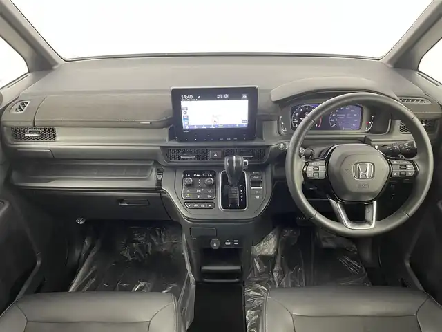 ホンダ ステップワゴン スパーダ プレミアムライン 埼玉県 2022(令4)年 1.8万km プラチナホワイトパール 純正９インチナビ　純正１０．１インチ後席フリップダウンモニター　両側パワースライド　全方位モニター　パワーバックドア　ブラインドスポットモニター　シートヒーター　ビルトインＥＴＣ２．０　前後ドラレコ