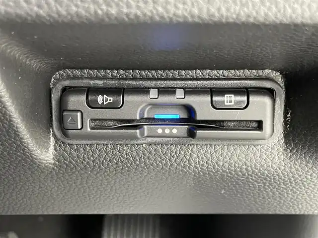 ホンダ ステップワゴン スパーダ プレミアムライン 埼玉県 2022(令4)年 1.8万km プラチナホワイトパール 純正９インチナビ　純正１０．１インチ後席フリップダウンモニター　両側パワースライド　全方位モニター　パワーバックドア　ブラインドスポットモニター　シートヒーター　ビルトインＥＴＣ２．０　前後ドラレコ