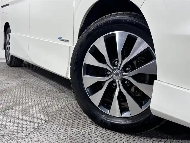 日産 セレナ ハイウェイスター G 大阪府 2016(平28)年 4.8万km ブリリアントホワイトパール 2トーン ProPILOT 純正9incナビTV 360カメラ フリップダウンモニター デジタルインナーミラー シートヒーター レーダークルコン 衝突軽減ブレーキ レーンアシスト 両側パワースライドドア パークアシスト クリアランスソナー