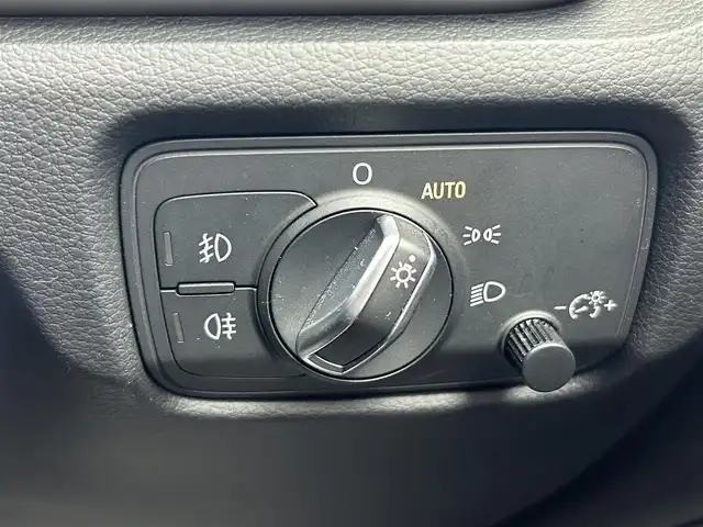 アウディ Ａ３ スポーツバック 1．4 TFSI 愛知県 2016(平28)年 7.1万km グレイシアホワイトメタリック /純正MMIナビゲーションシステム//AM/FM/CD/DVD/SD/ジュークBOX//BT/外部AV入力/Wi-Fiオーディオプレーヤー//アダプティブクルーズ//ETC//オートHIDヘッドライト//フロントフォグランプ//リヤフォグランプ//ステアリングスイッチ//パドルシフト//電格ミラー//アイドリングストップ//プッシュスタート//トノカバー//ISOFIX//取扱説明書//スマートキー//スペアキー