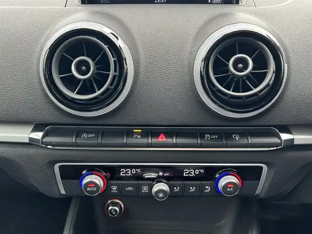 アウディ Ａ３ スポーツバック 1．4 TFSI 愛知県 2016(平28)年 7.1万km グレイシアホワイトメタリック /純正MMIナビゲーションシステム//AM/FM/CD/DVD/SD/ジュークBOX//BT/外部AV入力/Wi-Fiオーディオプレーヤー//アダプティブクルーズ//ETC//オートHIDヘッドライト//フロントフォグランプ//リヤフォグランプ//ステアリングスイッチ//パドルシフト//電格ミラー//アイドリングストップ//プッシュスタート//トノカバー//ISOFIX//取扱説明書//スマートキー//スペアキー