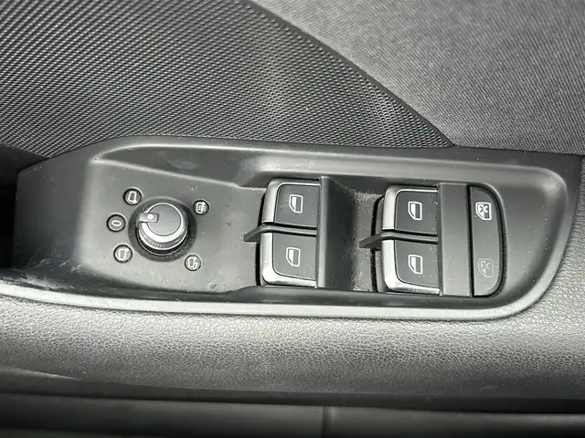 アウディ Ａ３ スポーツバック 1．4 TFSI 愛知県 2016(平28)年 7.1万km グレイシアホワイトメタリック /純正MMIナビゲーションシステム//AM/FM/CD/DVD/SD/ジュークBOX//BT/外部AV入力/Wi-Fiオーディオプレーヤー//アダプティブクルーズ//ETC//オートHIDヘッドライト//フロントフォグランプ//リヤフォグランプ//ステアリングスイッチ//パドルシフト//電格ミラー//アイドリングストップ//プッシュスタート//トノカバー//ISOFIX//取扱説明書//スマートキー//スペアキー