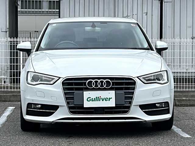 アウディ Ａ３ スポーツバック 1．4 TFSI 愛知県 2016(平28)年 7.1万km グレイシアホワイトメタリック /純正MMIナビゲーションシステム//AM/FM/CD/DVD/SD/ジュークBOX//BT/外部AV入力/Wi-Fiオーディオプレーヤー//アダプティブクルーズ//ETC//オートHIDヘッドライト//フロントフォグランプ//リヤフォグランプ//ステアリングスイッチ//パドルシフト//電格ミラー//アイドリングストップ//プッシュスタート//トノカバー//ISOFIX//取扱説明書//スマートキー//スペアキー
