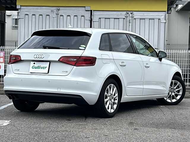 アウディ Ａ３ スポーツバック 1．4 TFSI 愛知県 2016(平28)年 7.1万km グレイシアホワイトメタリック /純正MMIナビゲーションシステム//AM/FM/CD/DVD/SD/ジュークBOX//BT/外部AV入力/Wi-Fiオーディオプレーヤー//アダプティブクルーズ//ETC//オートHIDヘッドライト//フロントフォグランプ//リヤフォグランプ//ステアリングスイッチ//パドルシフト//電格ミラー//アイドリングストップ//プッシュスタート//トノカバー//ISOFIX//取扱説明書//スマートキー//スペアキー