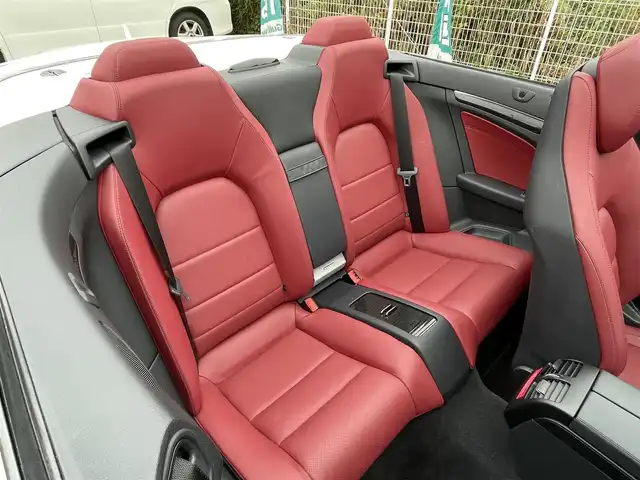 メルセデス・ベンツ Ｅ２５０ カブリオレ 埼玉県 2014(平26)年 3.7万km 白 電動オープン/赤革シート/シートヒーター/メモリー付パワーシート/純正ナビTV/ハーマンカードンスピーカー/バックカメラ/LEDヘッドライト/純正１８インチアルミ/アクティブクルーズコントロール/衝突軽減ブレーキ/パークトロニック/スマートキー/保証書付整備手帳/取扱説明書